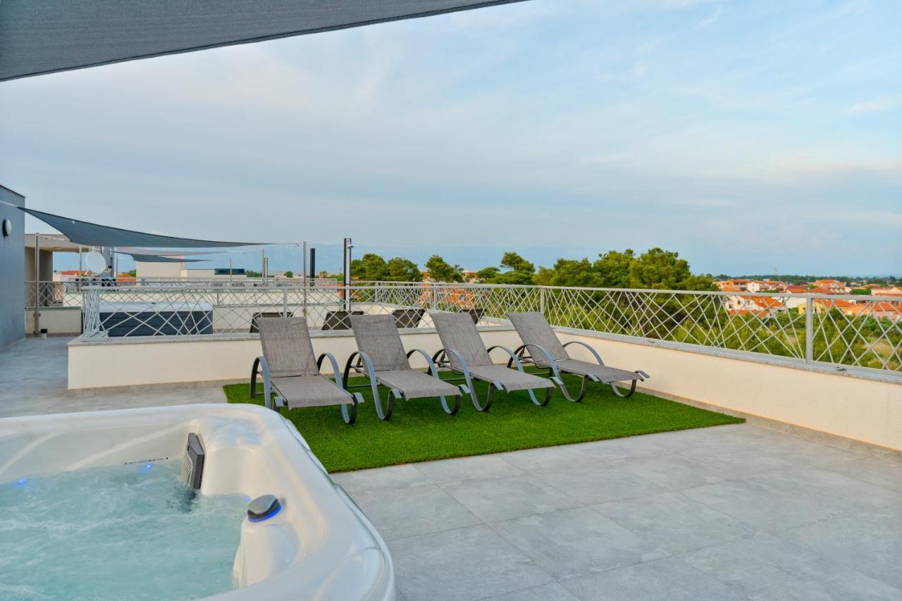 Number One Apartments Vir Exterior foto