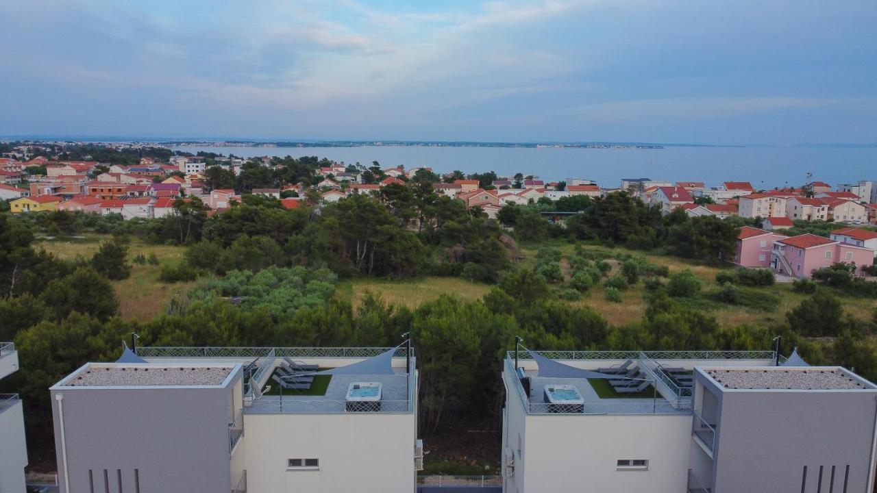 Number One Apartments Vir Exterior foto